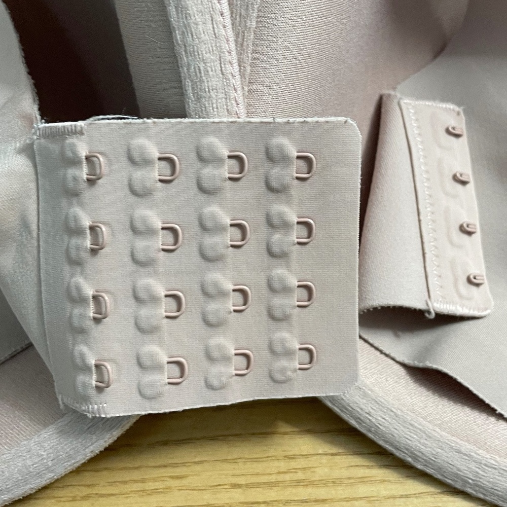 Soma Vanishing 360 Perfect Coverage Bra 38DDD Beige Color w Gold Accents Lovely! - Picture 5 of 6